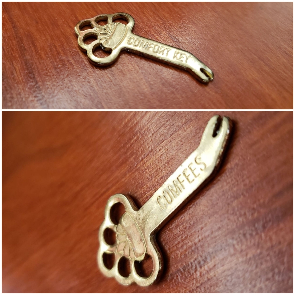 Gold 1950s Comfort Key